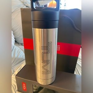 TUMI  NEW. Water Bottle 17 Oz